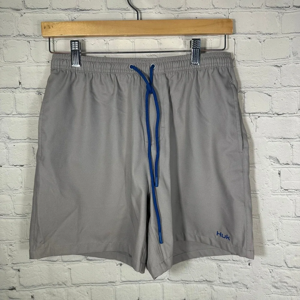 NEW Huk Mens Pursuit Volley Fishing Shorts Gray 5.5 Inseam H2000132 Small
